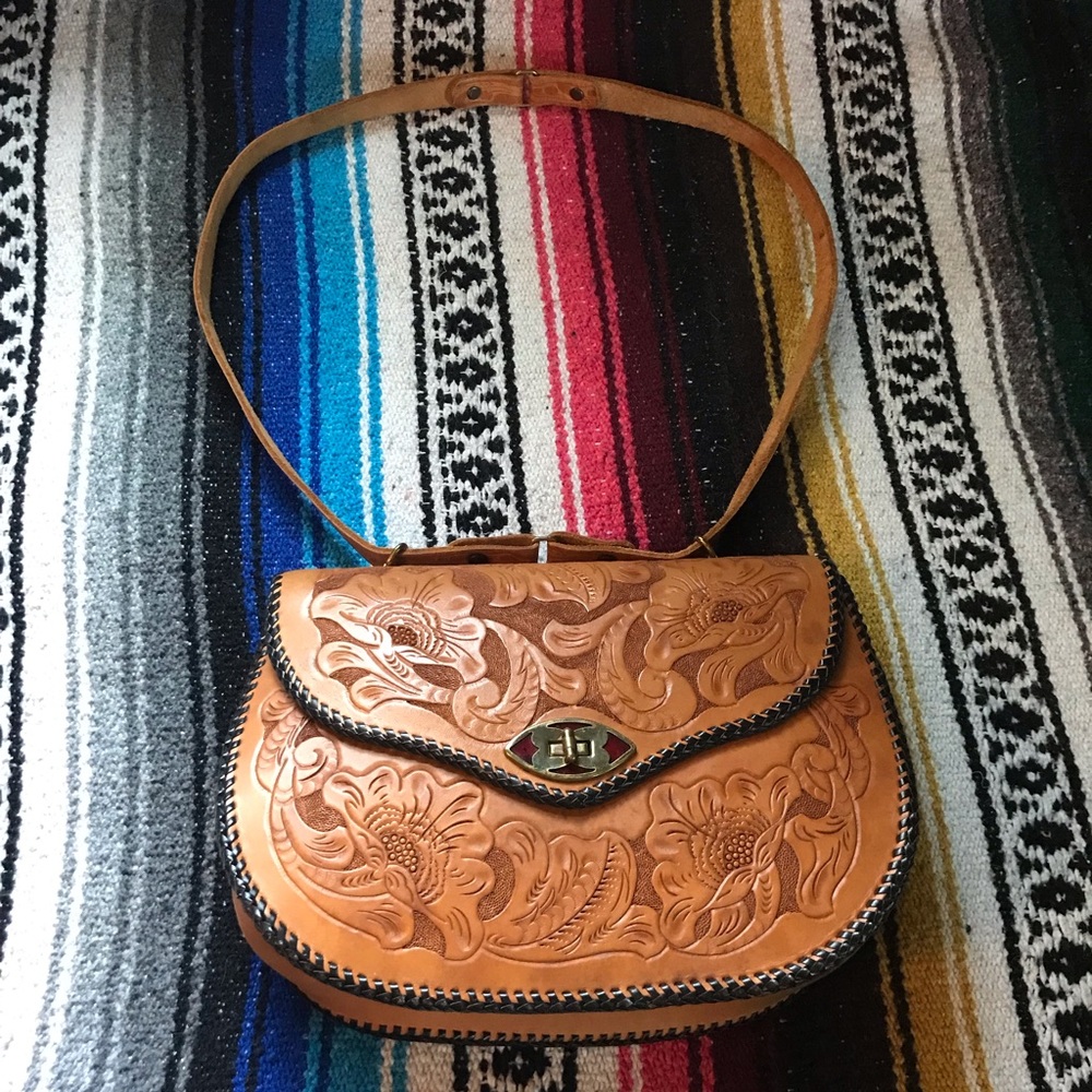 ❌LAST CHANCE❌ Vintage Tooled Leather Purse